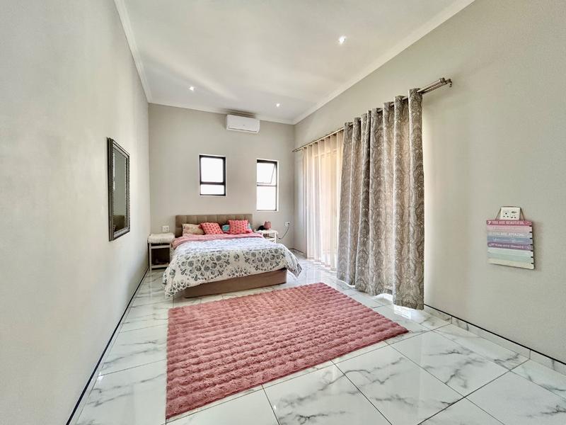 5 Bedroom Property for Sale in Xanadu North West